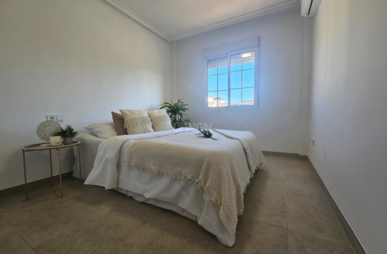 Odsprzedaż - Mieszkanie w bloku - Orihuela Costa - Lomas de Cabo Roig