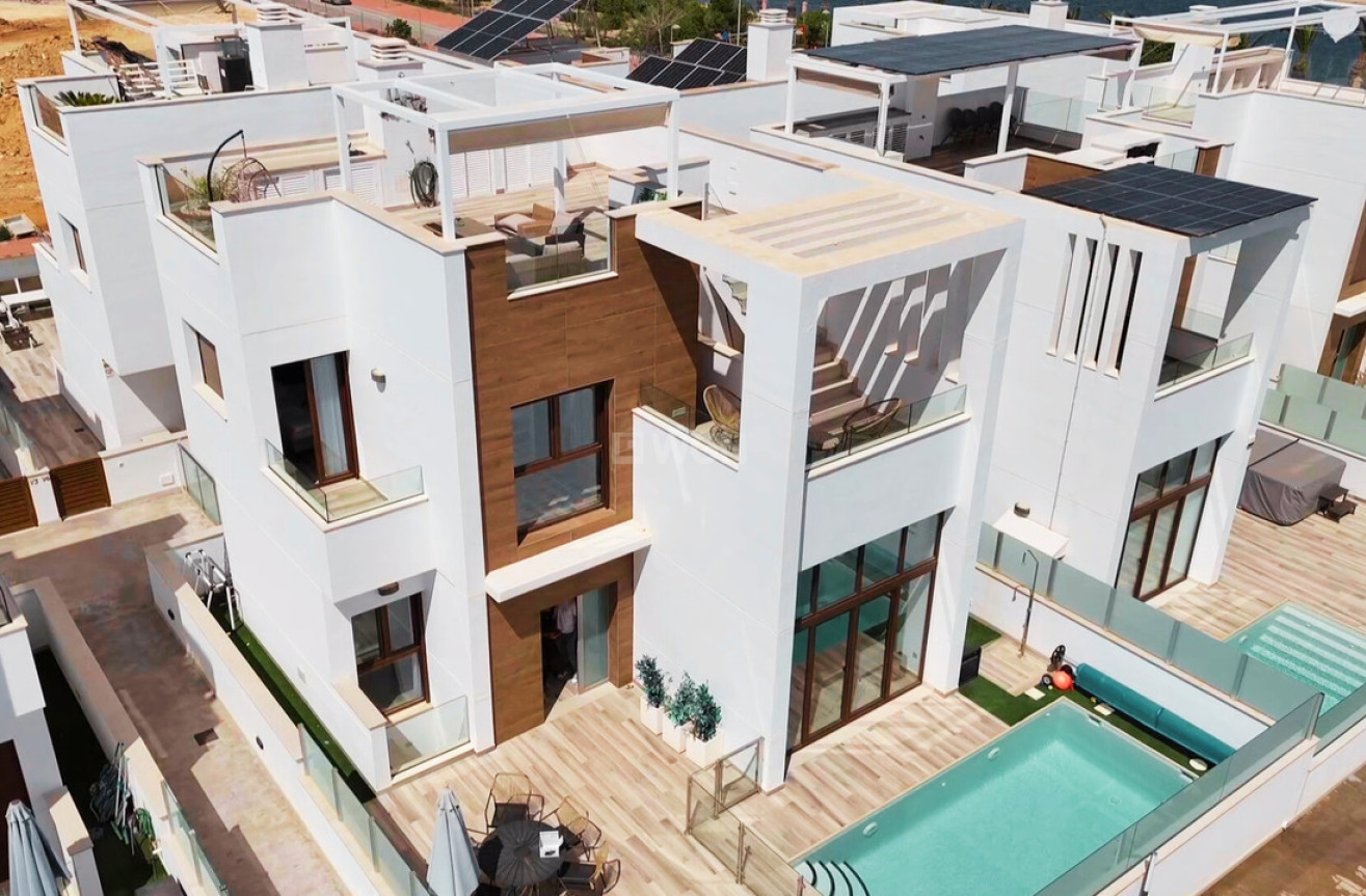 Odsprzedaż - Villa - Los Balcones - Costa Blanca