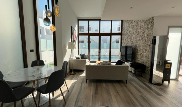 Odsprzedaż - Villa - Los Balcones - Costa Blanca