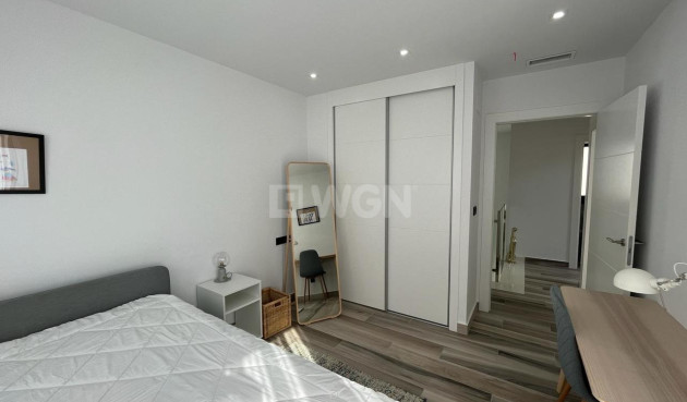 Odsprzedaż - Villa - Los Balcones - Costa Blanca