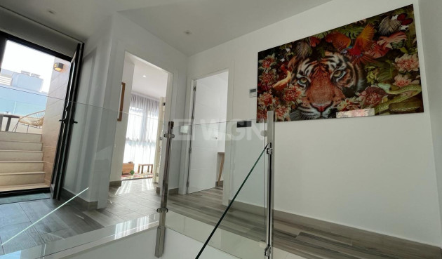 Odsprzedaż - Villa - Los Balcones - Costa Blanca