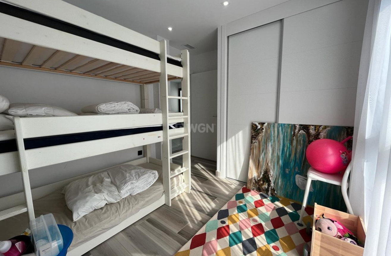 Odsprzedaż - Villa - Los Balcones - Costa Blanca