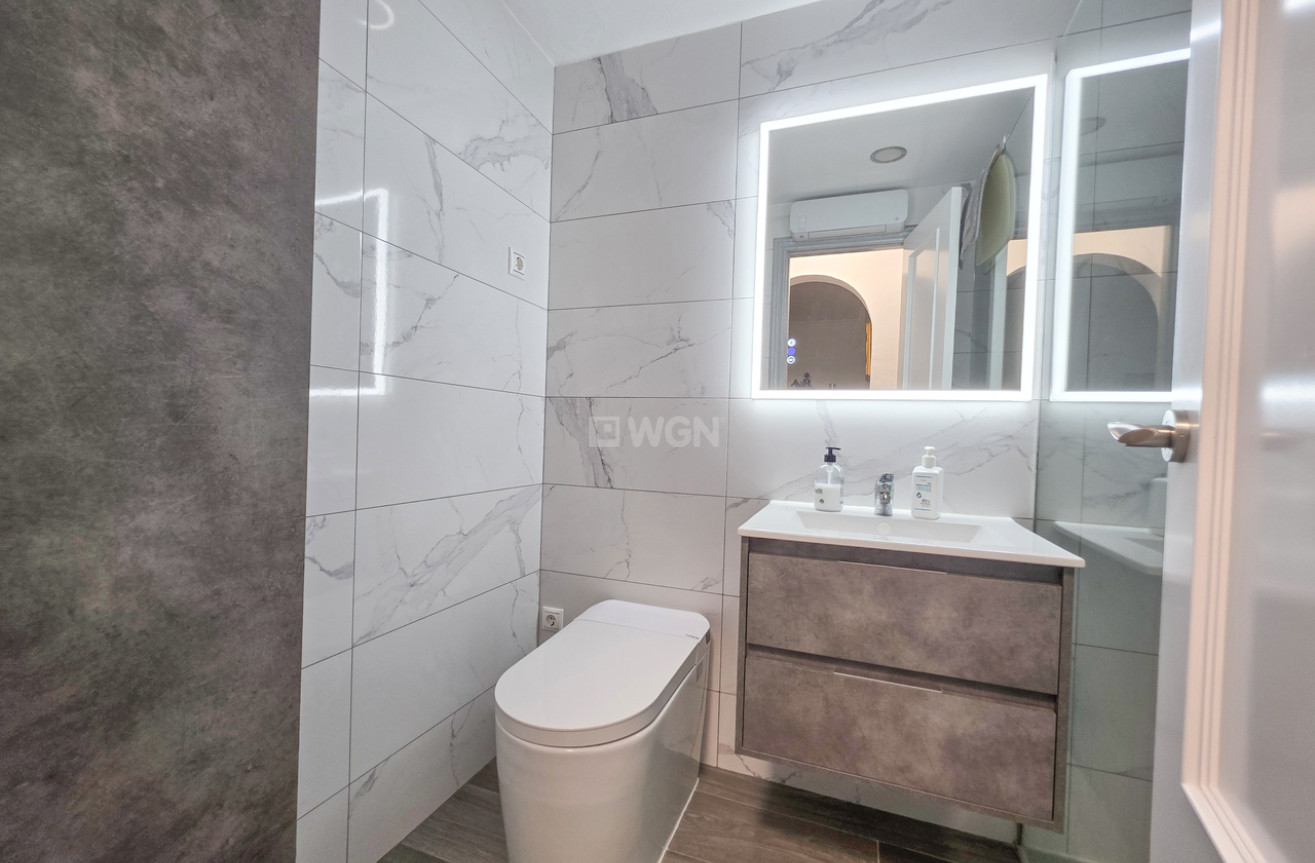 Odsprzedaż - Mieszkanie w bloku - Vistabella Golf Entre Naranjos - Inland