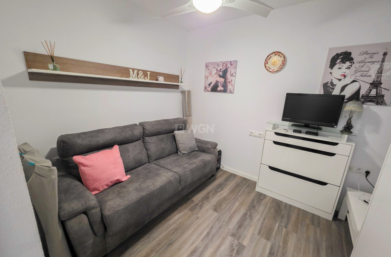 Odsprzedaż - Mieszkanie w bloku - Vistabella Golf Entre Naranjos - Inland