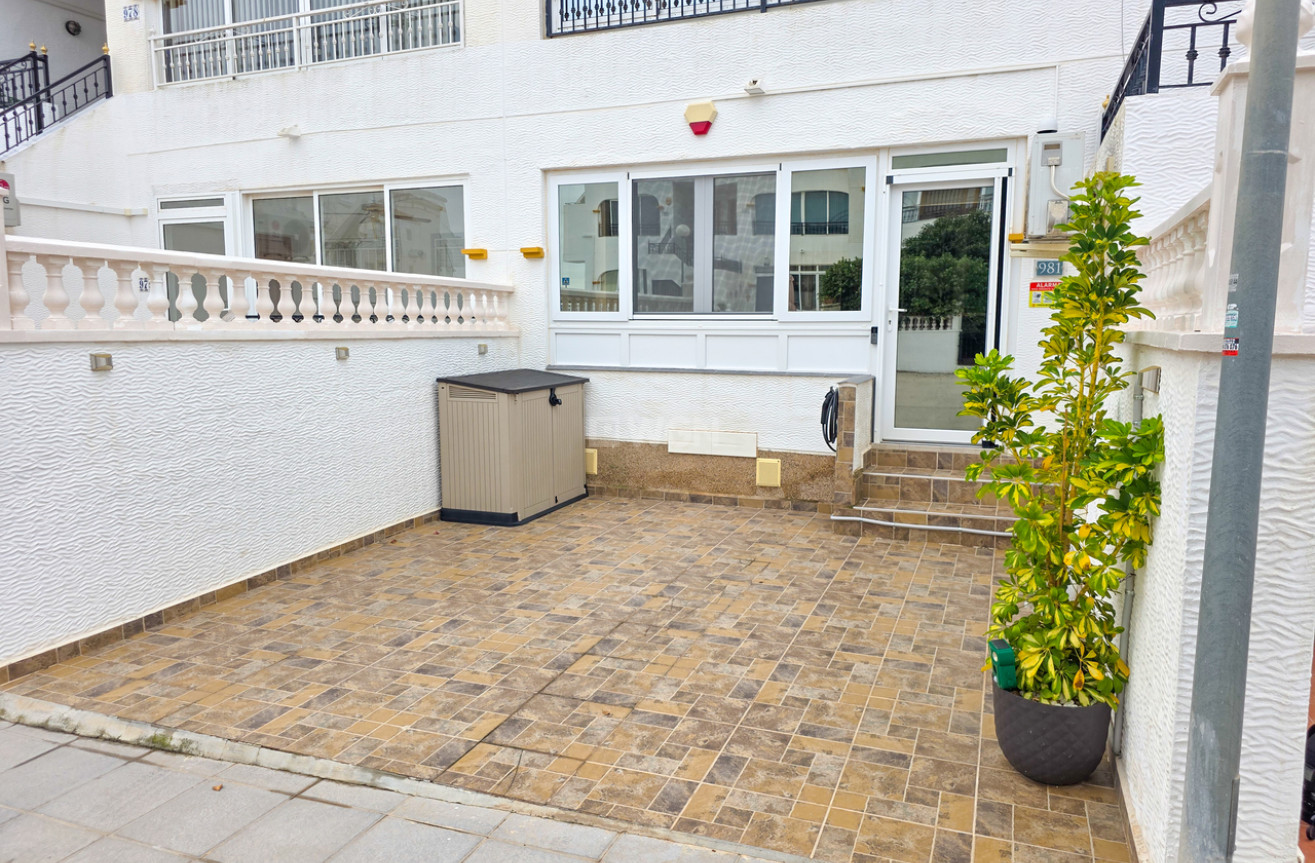 Odsprzedaż - Mieszkanie w bloku - Vistabella Golf Entre Naranjos - Inland