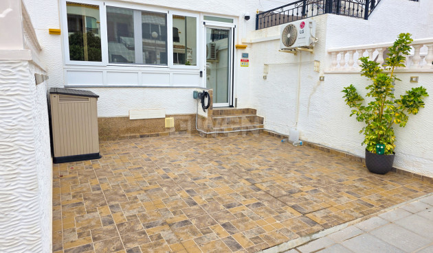 Odsprzedaż - Mieszkanie w bloku - Vistabella Golf Entre Naranjos - Inland