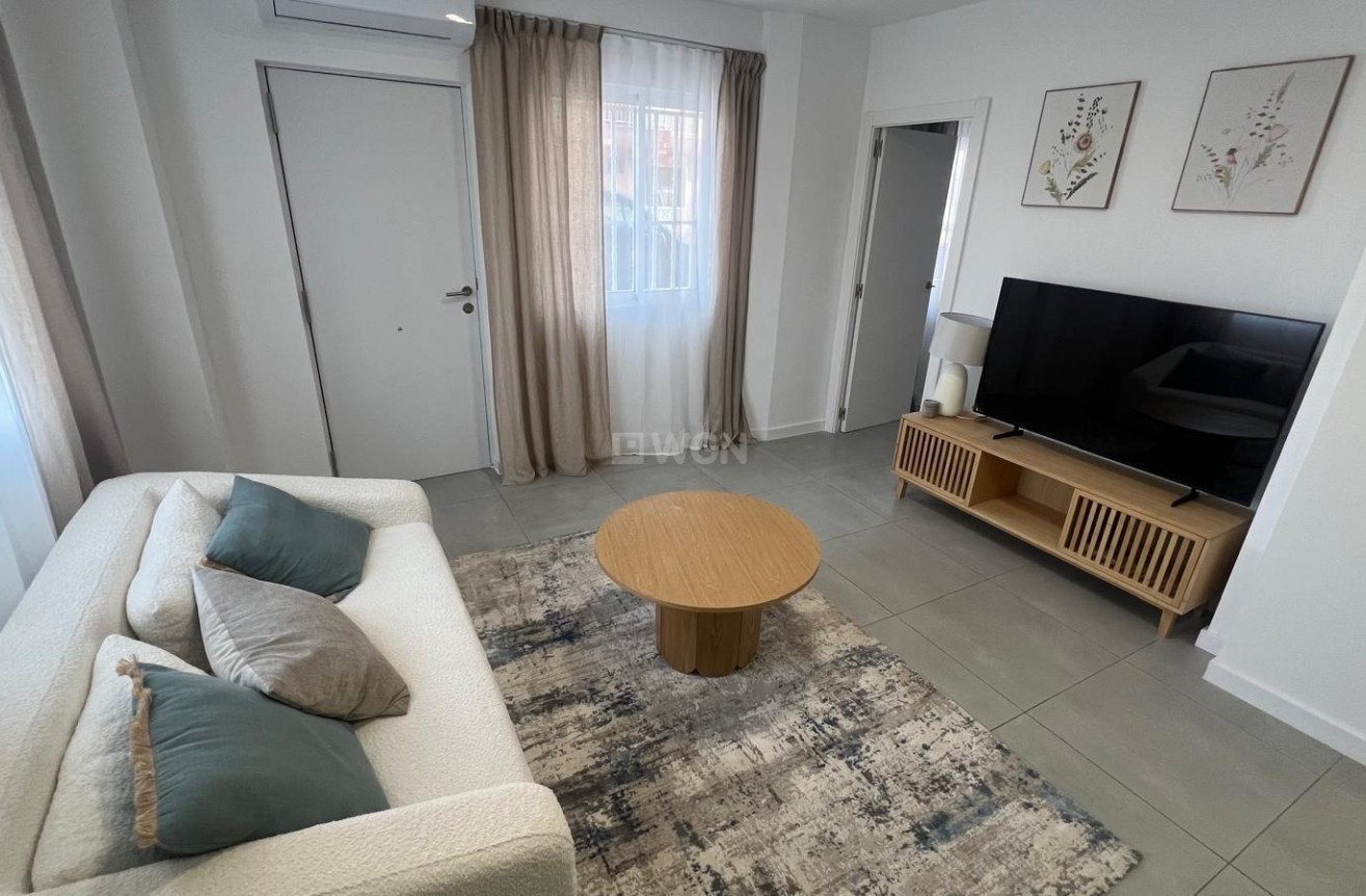 Odsprzedaż - Mieszkanie w bloku - Torrevieja - Zona Los Frutales