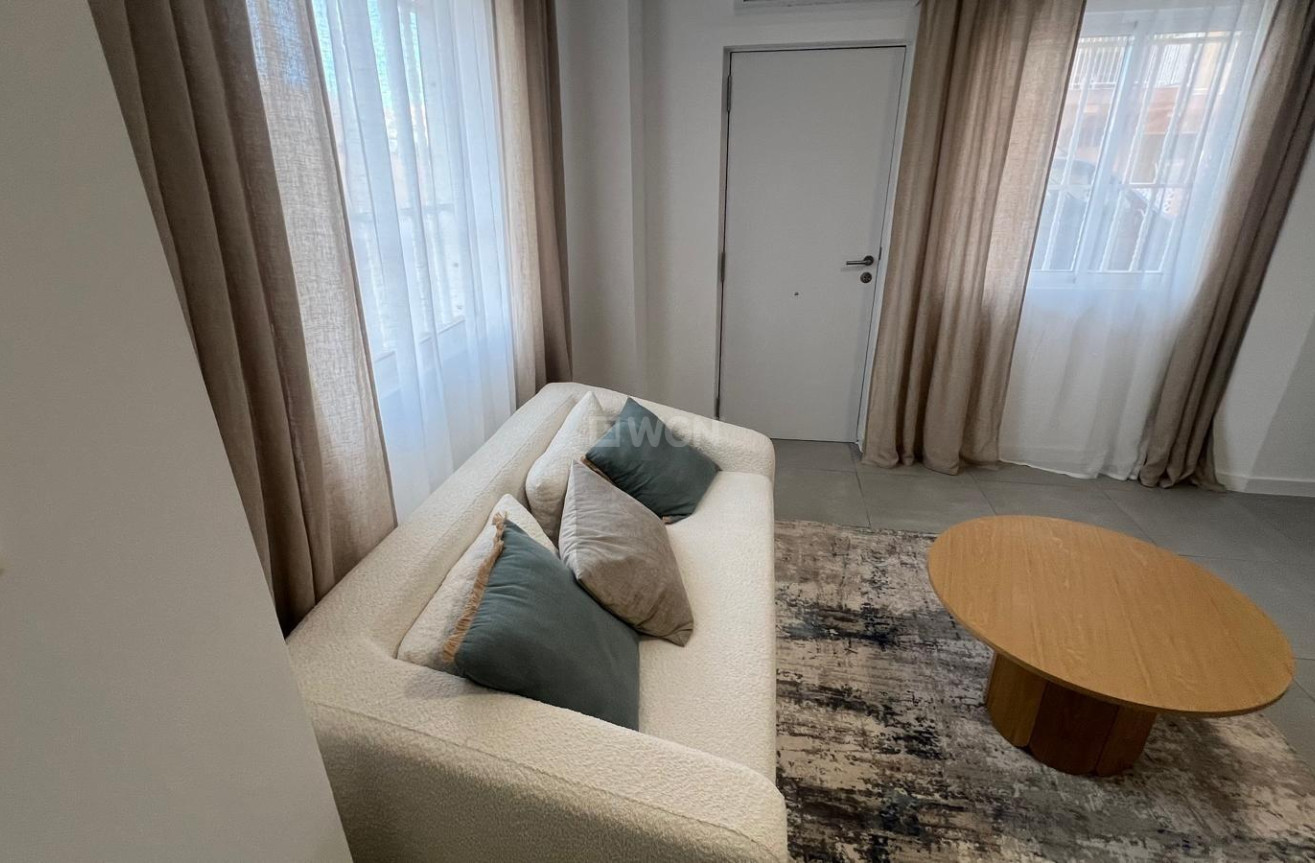 Odsprzedaż - Mieszkanie w bloku - Torrevieja - Zona Los Frutales