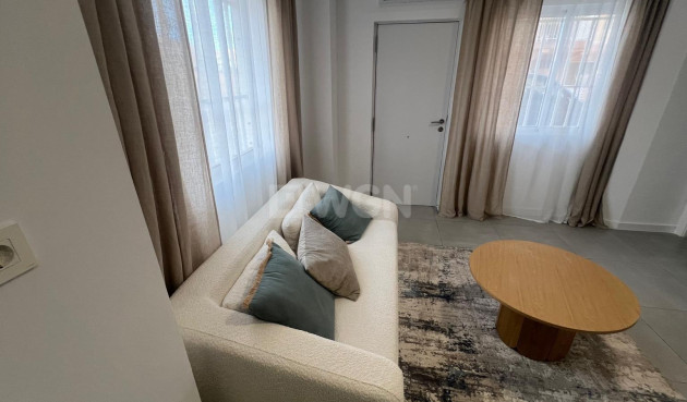 Odsprzedaż - Mieszkanie w bloku - Torrevieja - Zona Los Frutales