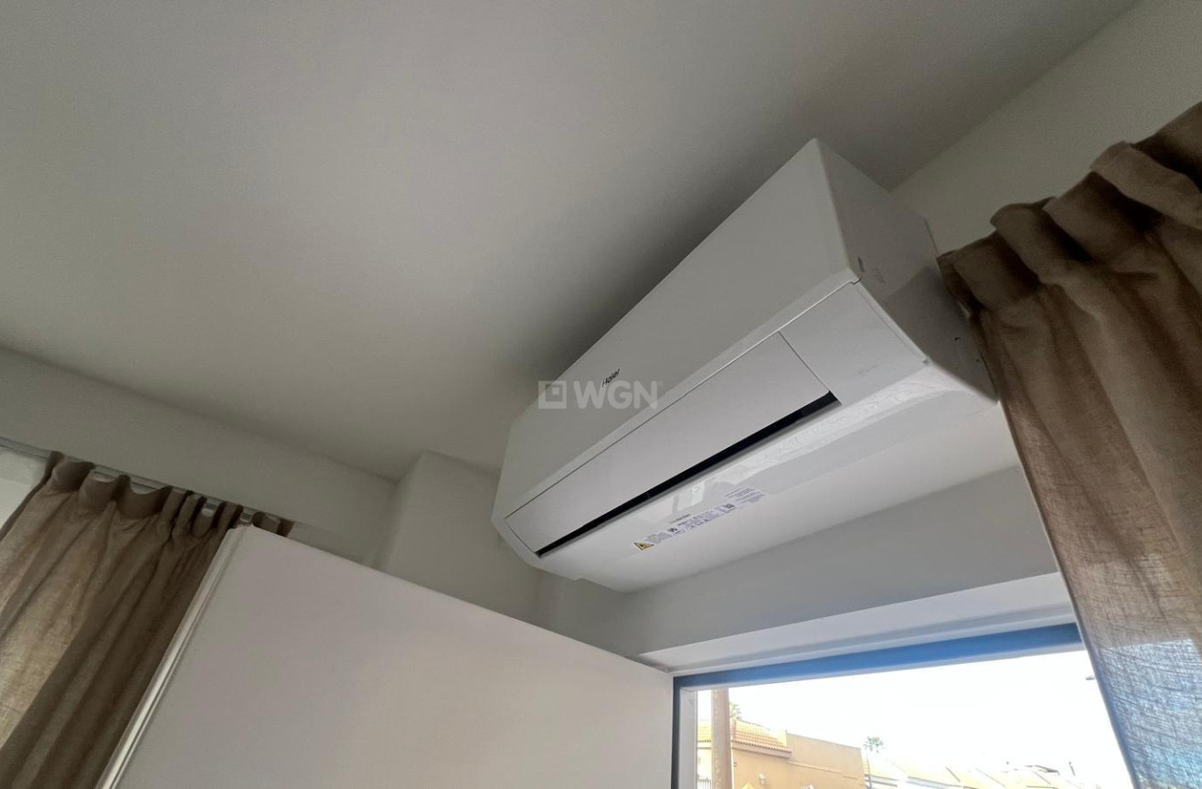 Odsprzedaż - Mieszkanie w bloku - Torrevieja - Zona Los Frutales