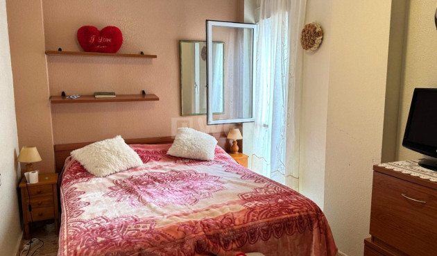 Odsprzedaż - Mieszkanie w bloku - Torrevieja - Playa del Cura