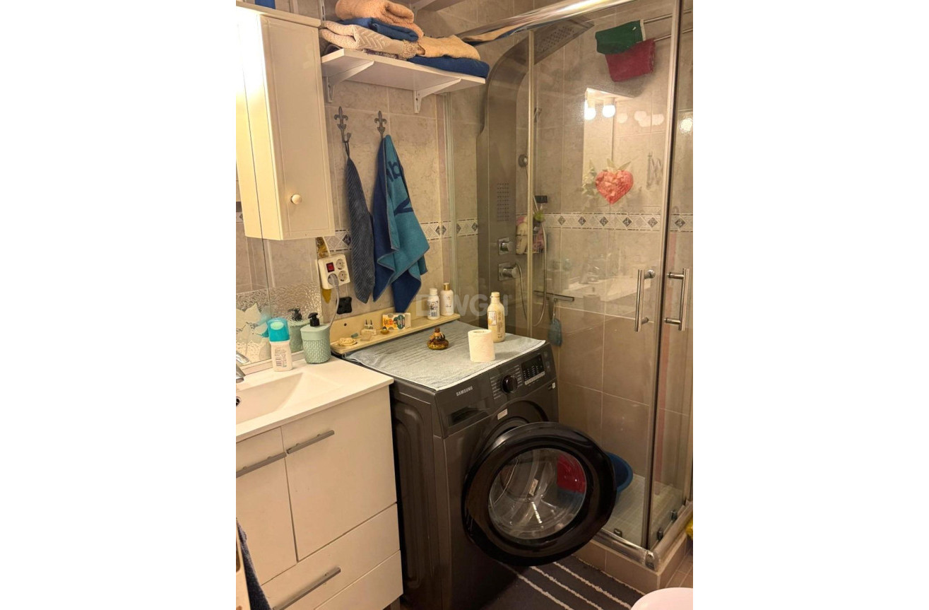 Odsprzedaż - Mieszkanie w bloku - Torrevieja - Playa del Cura