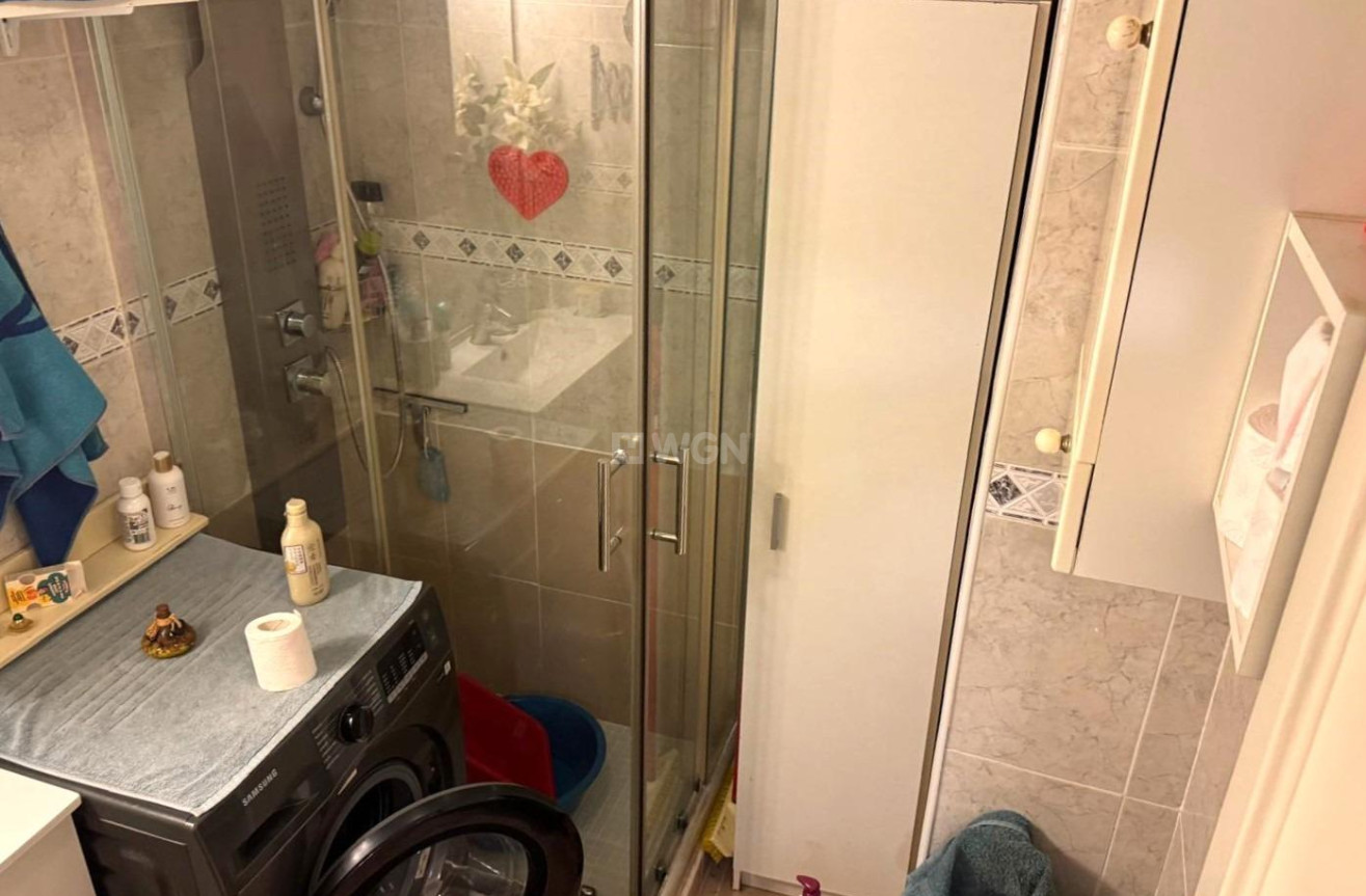 Odsprzedaż - Mieszkanie w bloku - Torrevieja - Playa del Cura