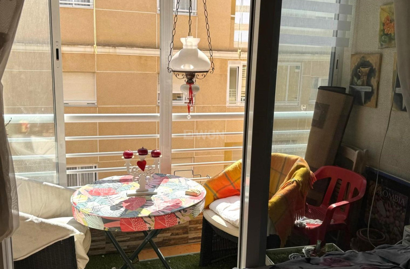 Odsprzedaż - Mieszkanie w bloku - Torrevieja - Playa del Cura