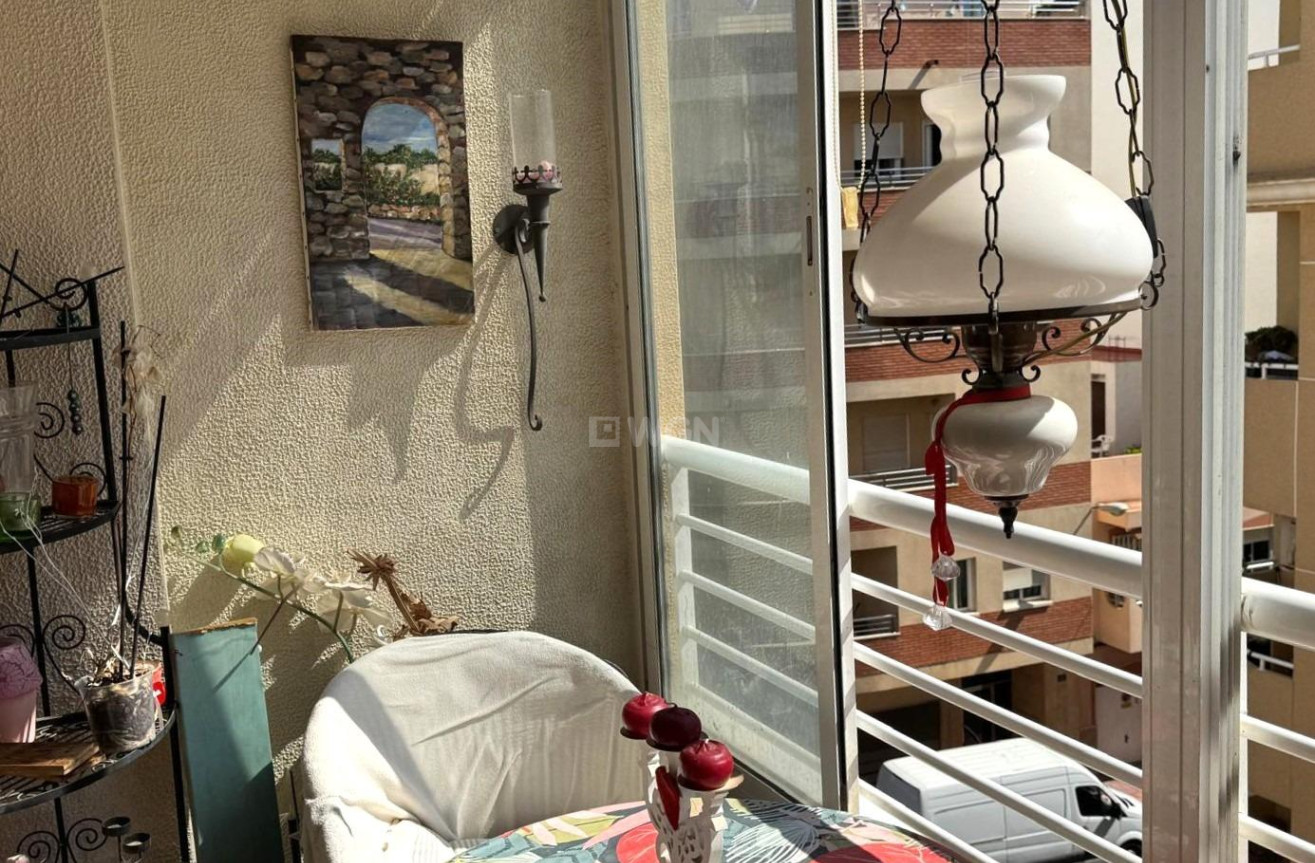 Odsprzedaż - Mieszkanie w bloku - Torrevieja - Playa del Cura