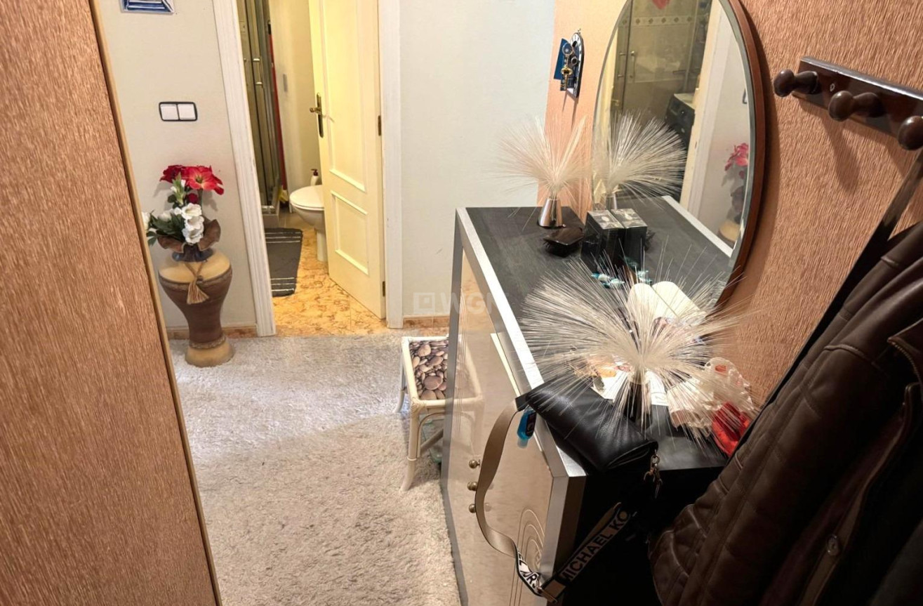 Odsprzedaż - Mieszkanie w bloku - Torrevieja - Playa del Cura