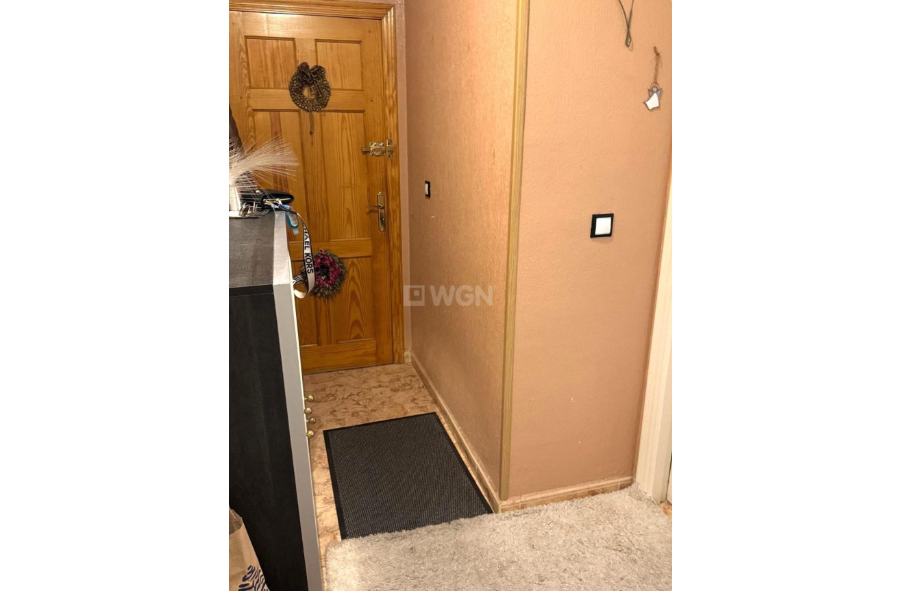 Odsprzedaż - Mieszkanie w bloku - Torrevieja - Playa del Cura