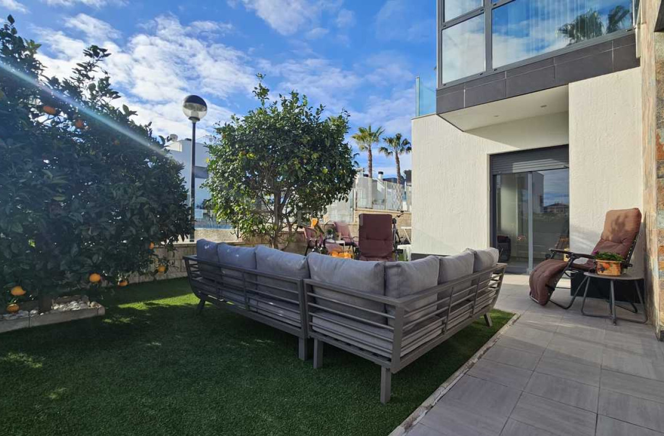 Odsprzedaż - Villa - Cabo Roig - Costa Blanca