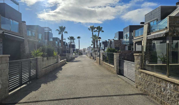 Odsprzedaż - Villa - Cabo Roig - Costa Blanca