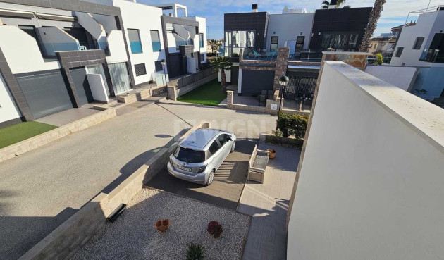 Odsprzedaż - Villa - Cabo Roig - Costa Blanca