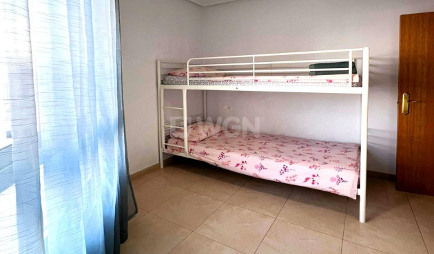 Odsprzedaż - Mieszkanie w bloku - Torrevieja - Playa de los Locos