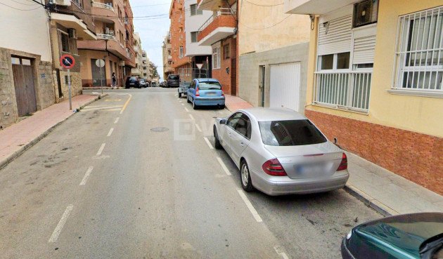 Odsprzedaż - Mieszkanie w bloku - Torrevieja - Playa de los Locos