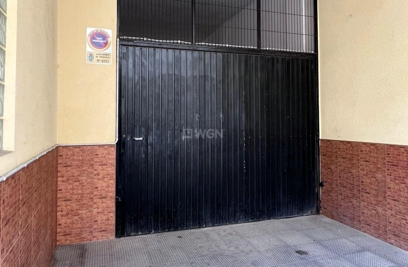 Odsprzedaż - Mieszkanie w bloku - Torrevieja - Playa de los Locos