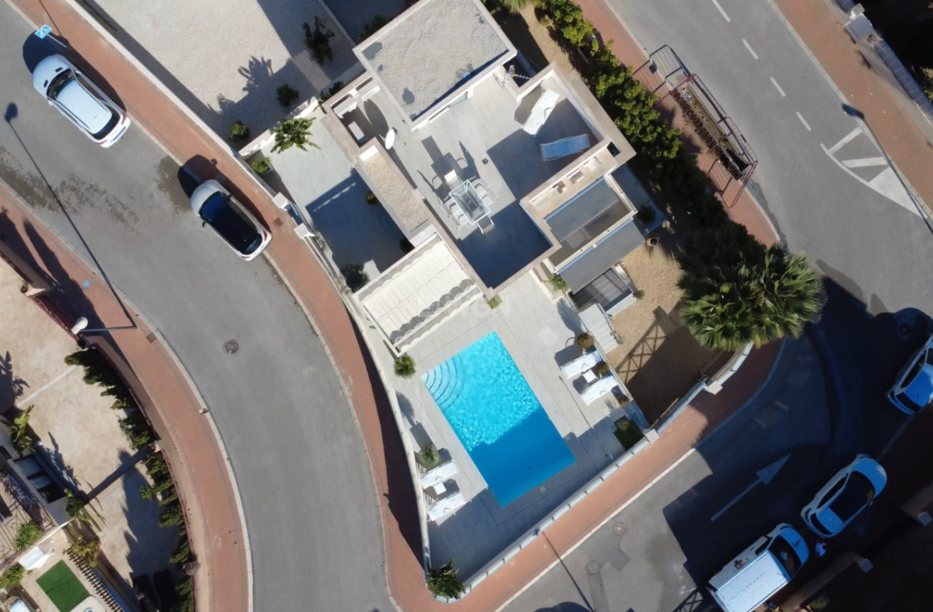 Odsprzedaż - Villa - La Nucía - Costa Blanca