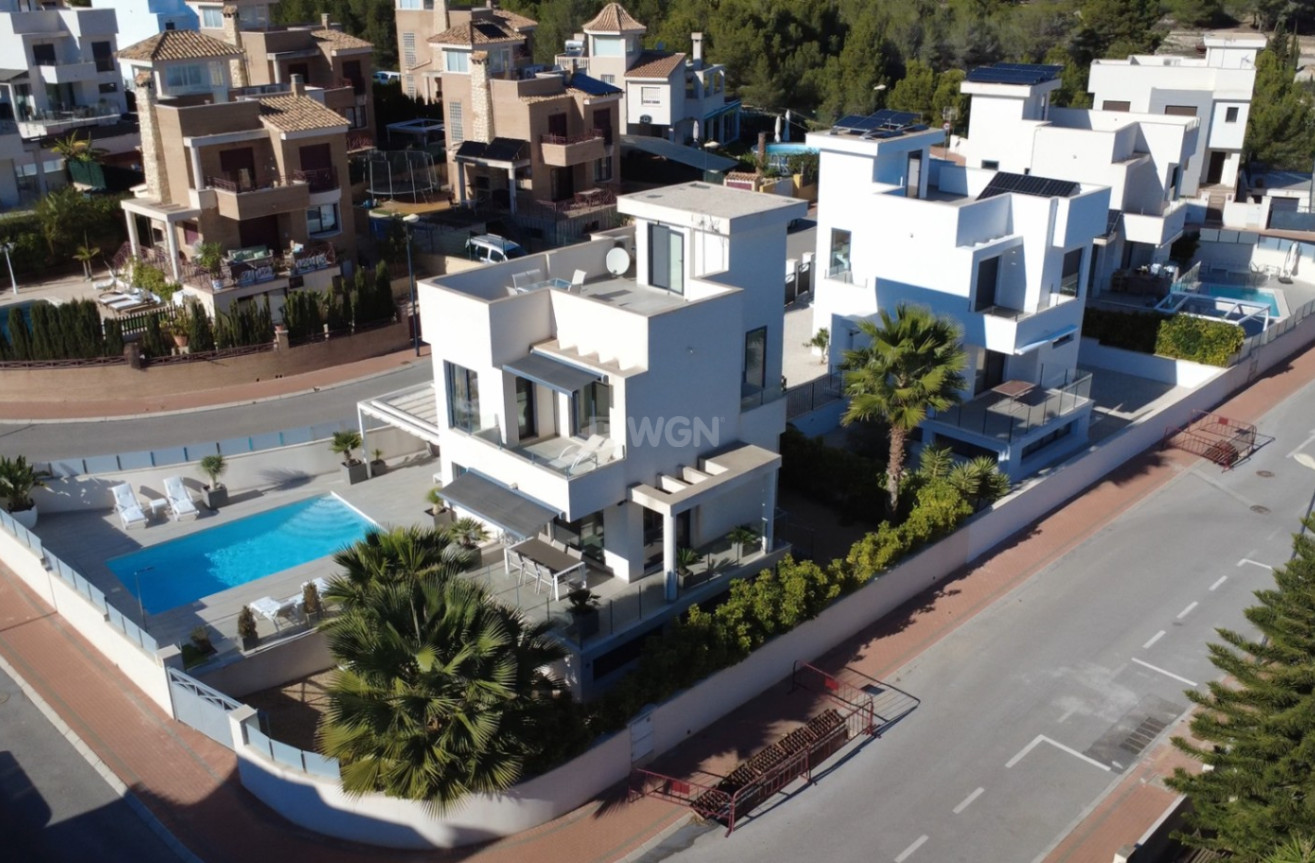 Odsprzedaż - Villa - La Nucía - Costa Blanca