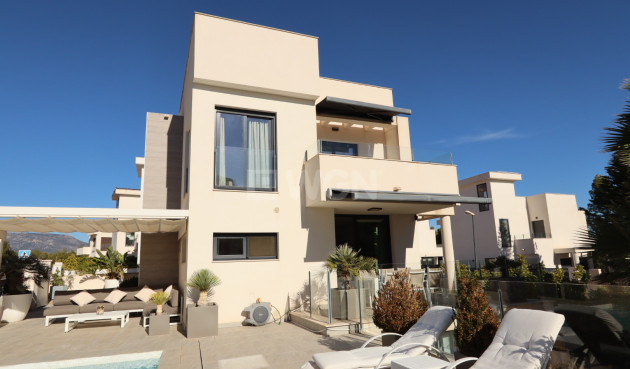 Odsprzedaż - Villa - La Nucía - Costa Blanca