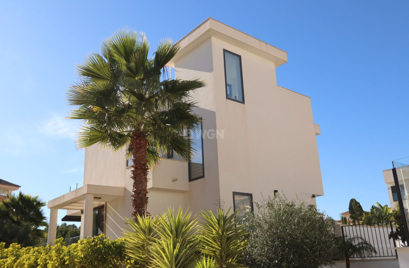 Odsprzedaż - Villa - La Nucía - Costa Blanca