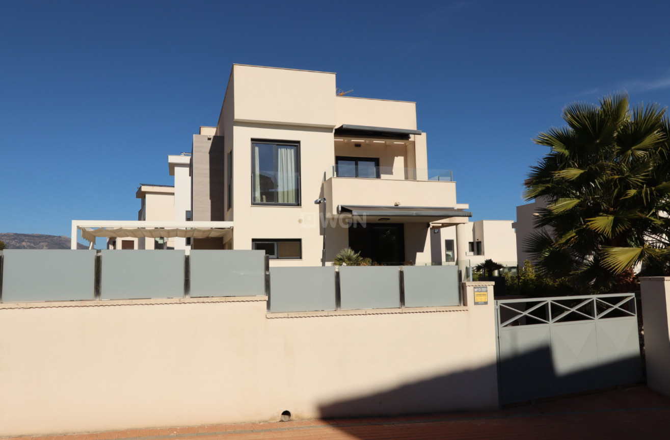Odsprzedaż - Villa - La Nucía - Costa Blanca