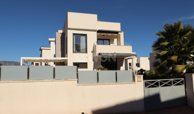 Odsprzedaż - Villa - La Nucía - Costa Blanca