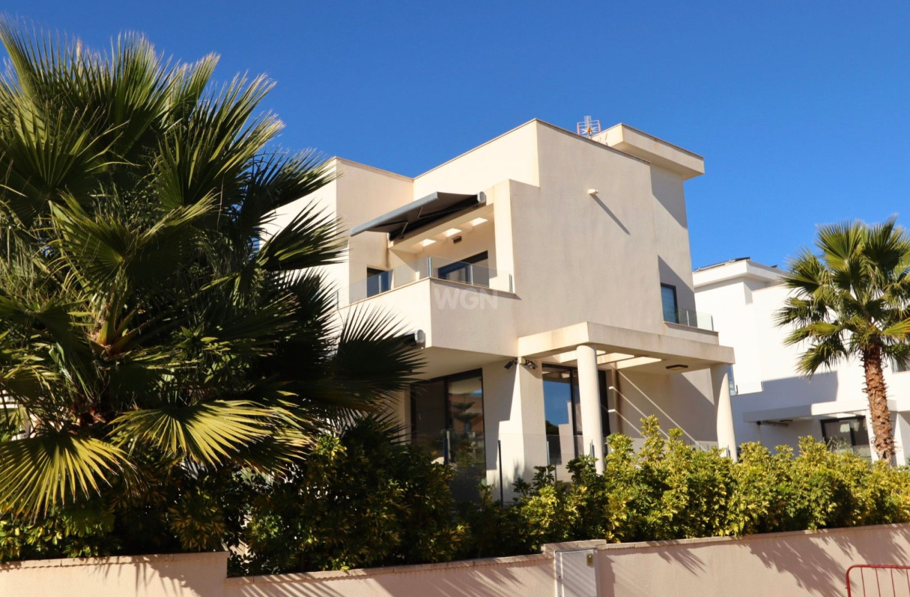 Odsprzedaż - Villa - La Nucía - Costa Blanca