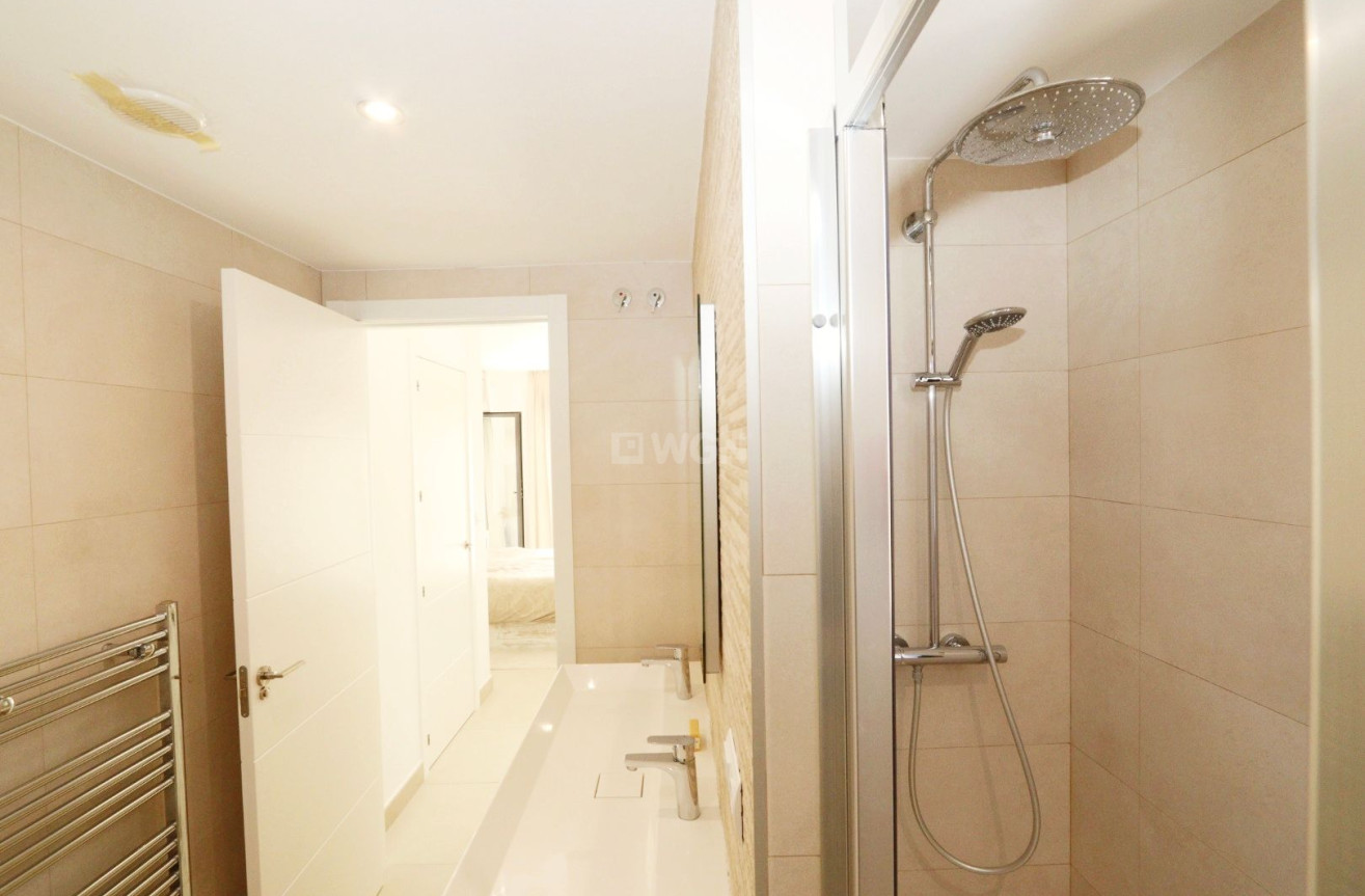 Odsprzedaż - Villa - La Nucía - Costa Blanca