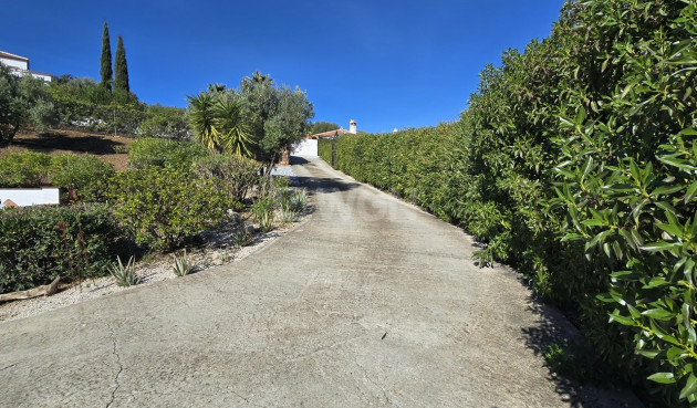 Resale - Villa - La Vinuela - Inland