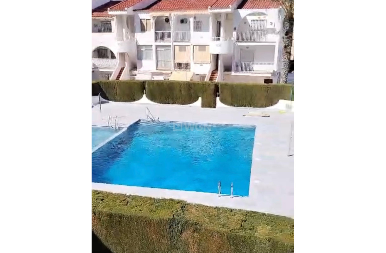 Odsprzedaż - Mieszkanie w bloku - Torrevieja - Cabo Cervera