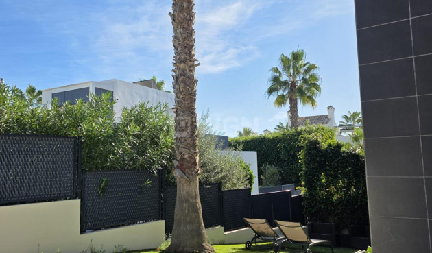 Odsprzedaż - Villa - Orihuela Costa - Villamartín