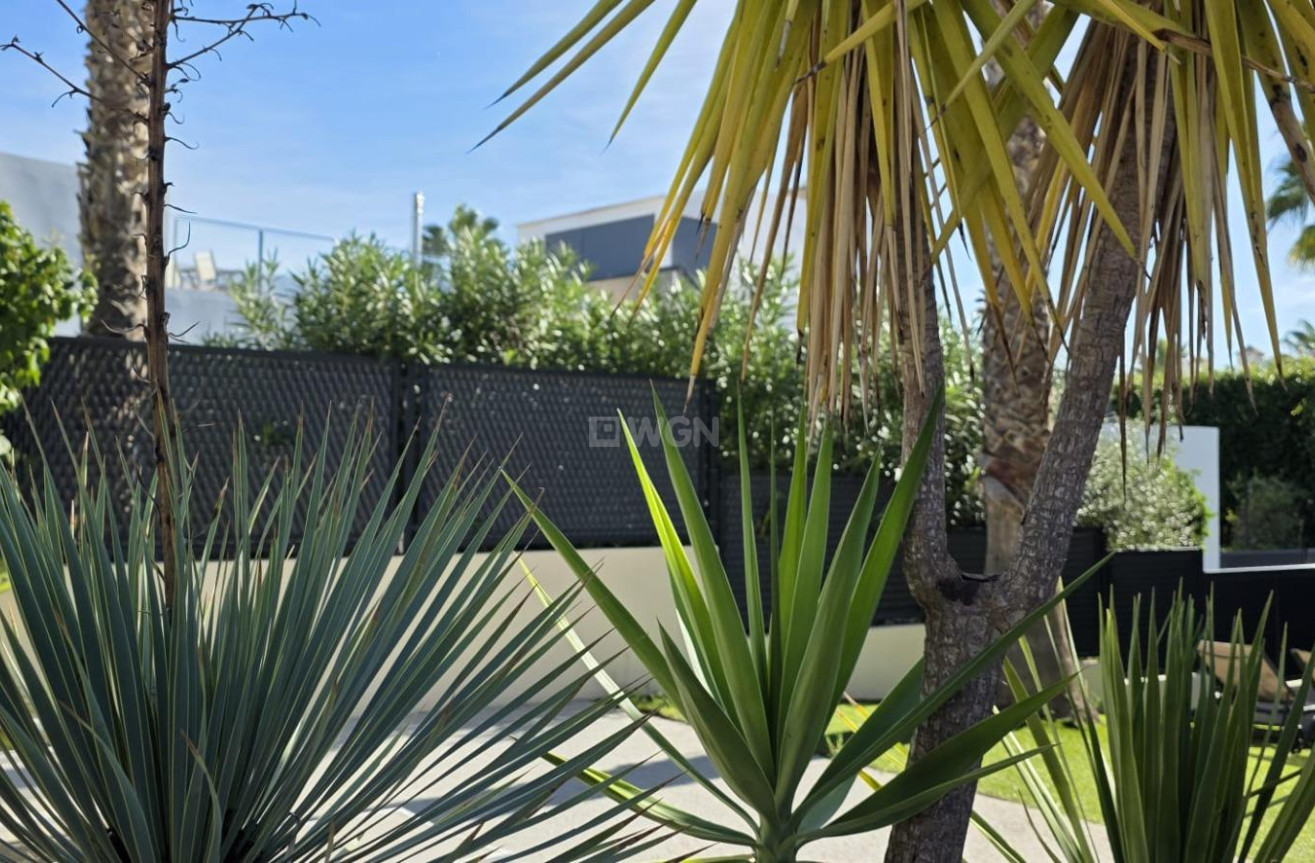 Odsprzedaż - Villa - Orihuela Costa - Villamartín