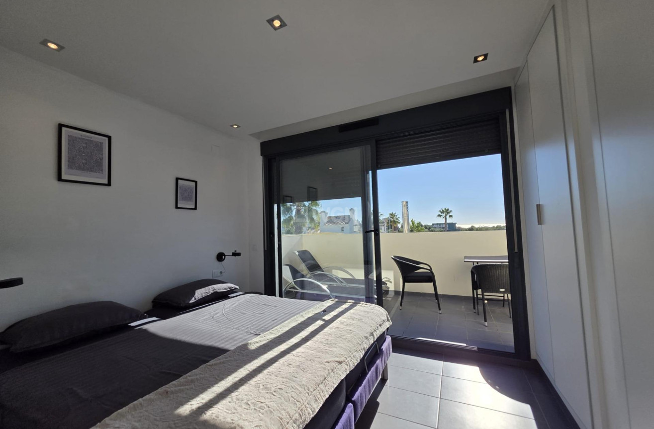 Odsprzedaż - Villa - Orihuela Costa - Villamartín