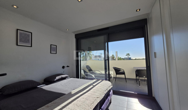 Odsprzedaż - Villa - Orihuela Costa - Villamartín