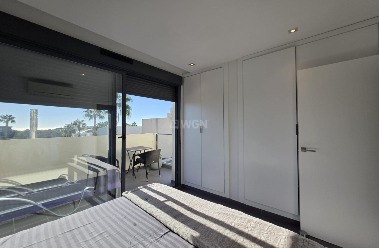 Odsprzedaż - Villa - Orihuela Costa - Villamartín