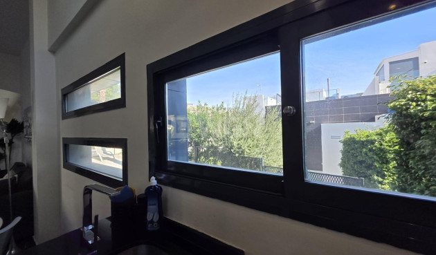 Odsprzedaż - Villa - Orihuela Costa - Villamartín