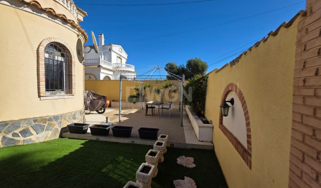 Odsprzedaż - Villa - Orihuela Costa - Villamartín-las Filipinas