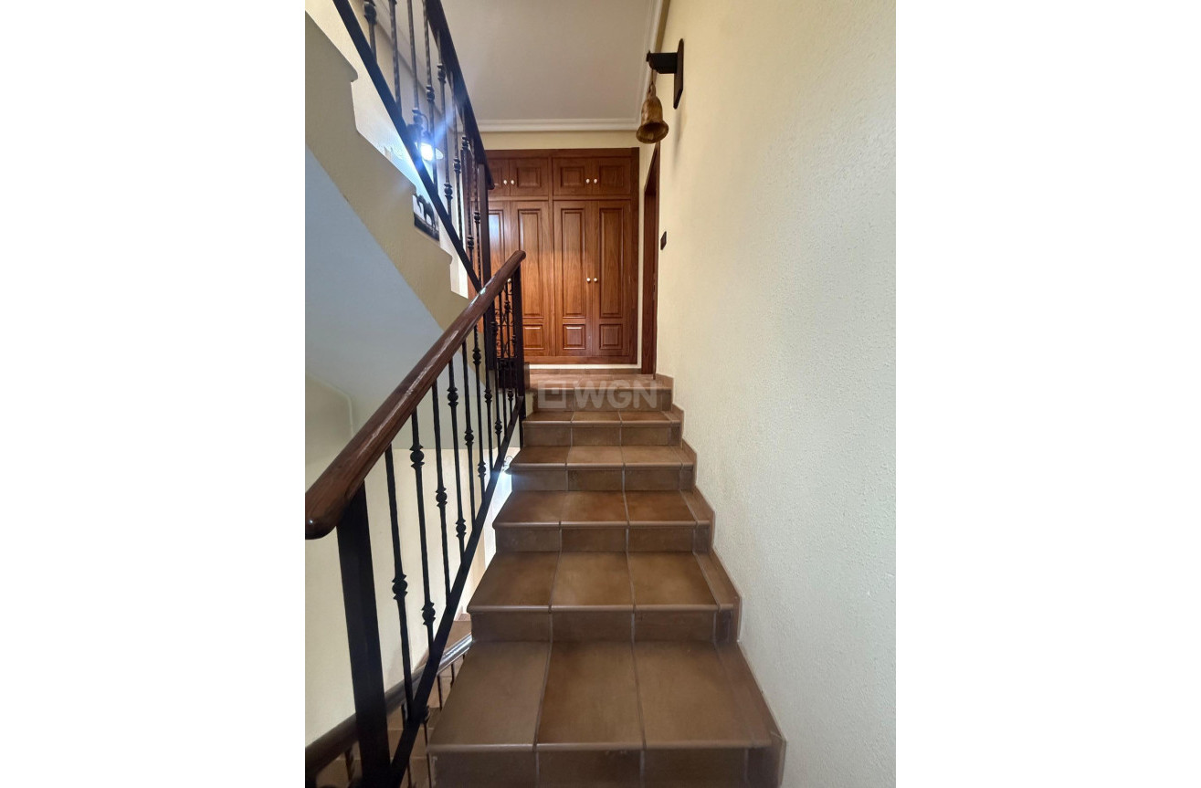 Odsprzedaż - Kamienica - Avileses