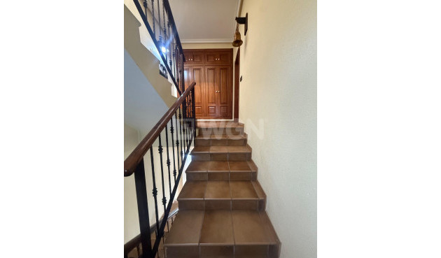 Odsprzedaż - Kamienica - Avileses