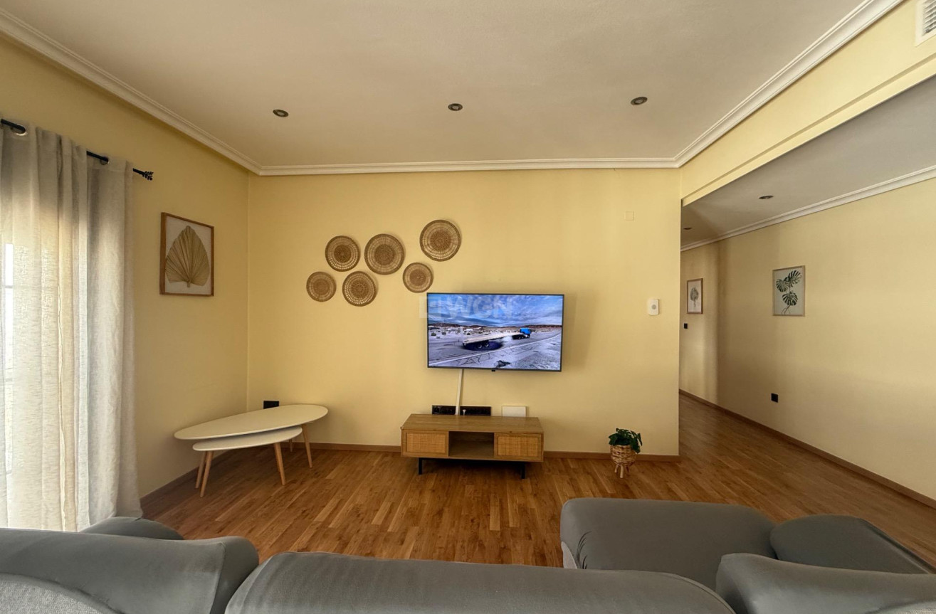 Odsprzedaż - Kamienica - Avileses