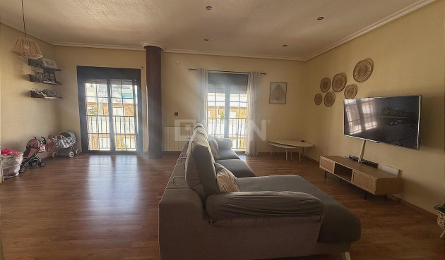 Odsprzedaż - Kamienica - Avileses