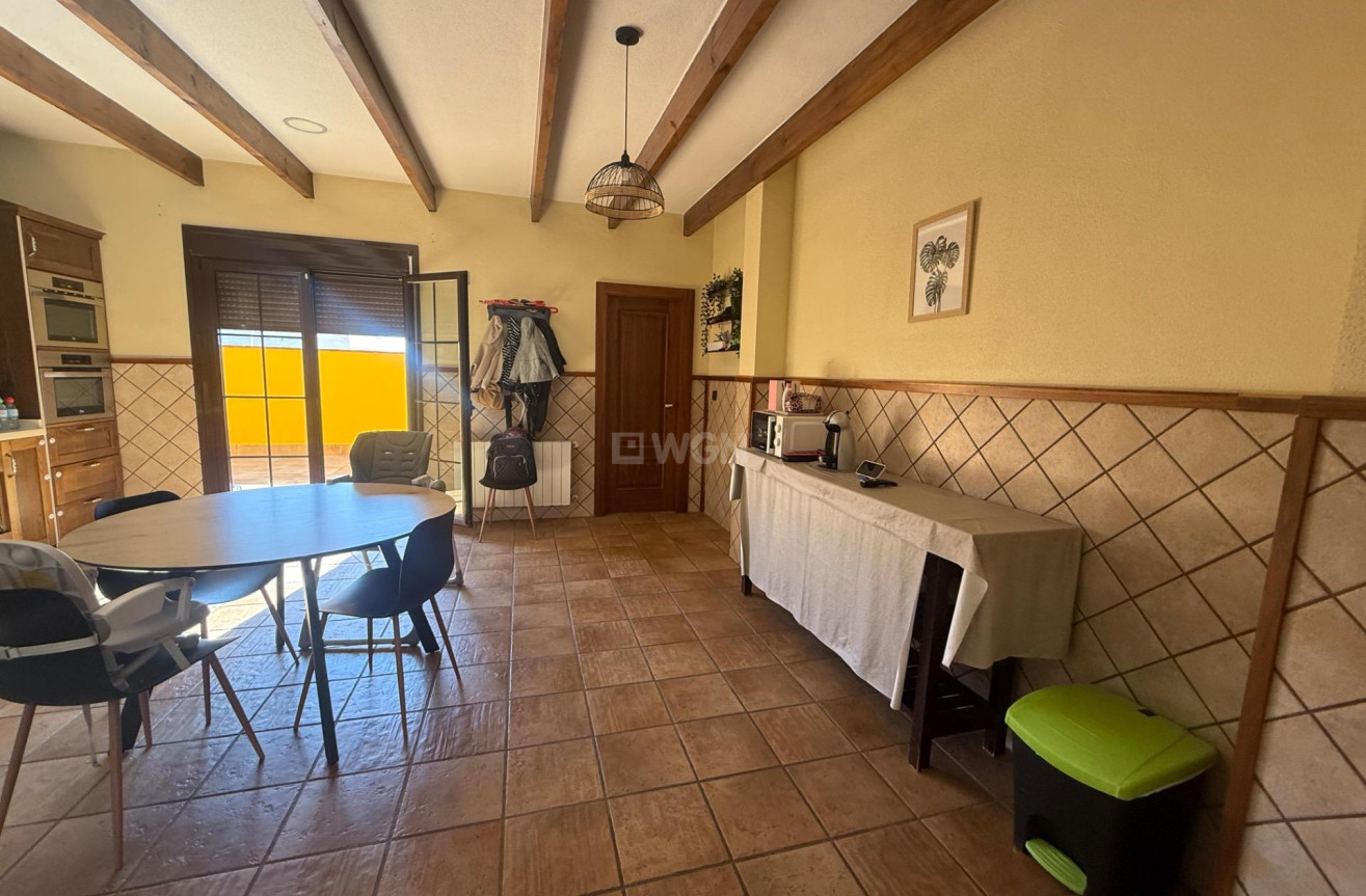 Odsprzedaż - Kamienica - Avileses