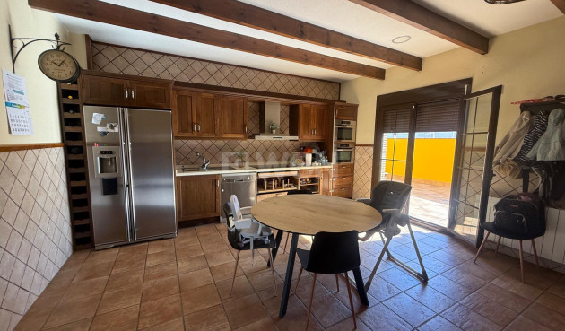 Odsprzedaż - Kamienica - Avileses